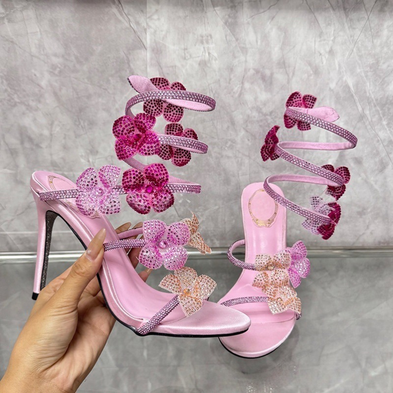 Women Fashion Model - Luxuriöse Designer-Damenschuhe Exquisite Strass-Blumen Hochhackige Sandalen