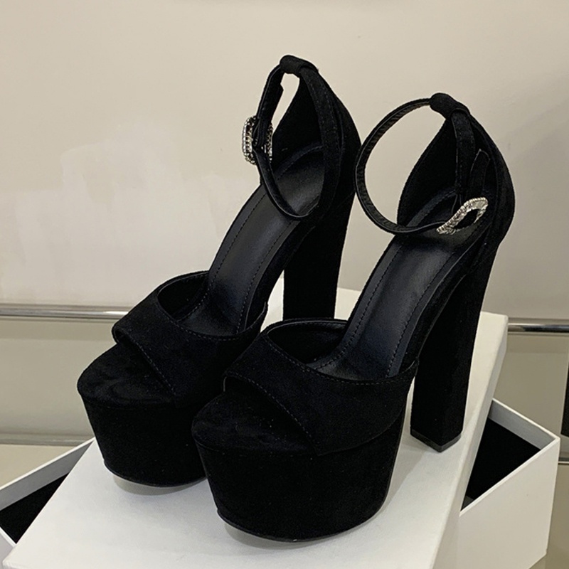 Liyke Modell-Show Sexy Extrem  – Women Fashion Model Bewertung und Preis