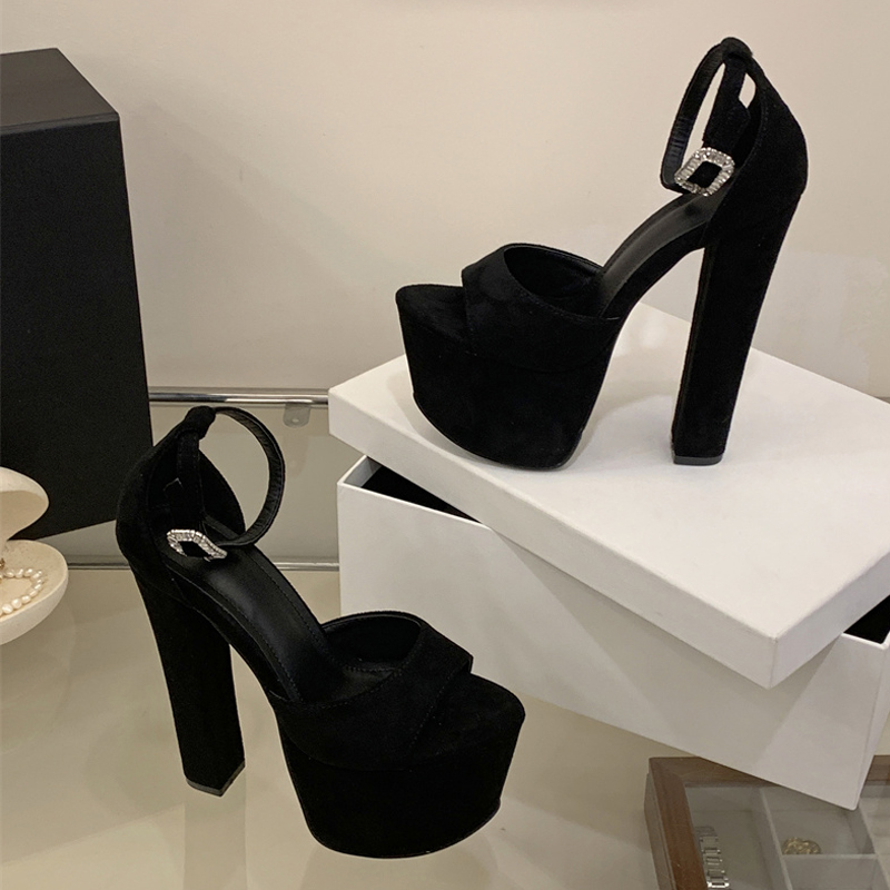Liyke Modell-Show Sexy Extrem  – Women Fashion Model Bewertung und Preis